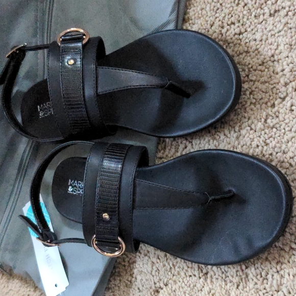 April Footbed Thong Sandal - Picture 2 of 4
